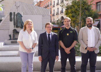 MONUMENTO A LOS BOMBEROS EN LA RENOVADA PLAZA DEL CARMEN EN MADRID